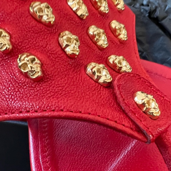 Thomas Wylde red leather sandals with skulls - Picture 5 of 6